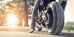 Kaip apsirengti važiuojant motociklu vasarą