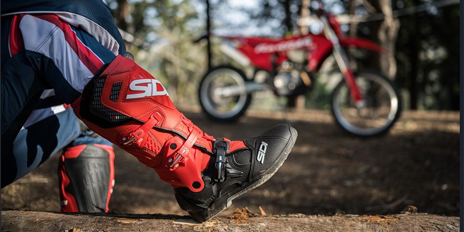 Pirmą kartą už asfalto ribų: kaip pasirinkti enduro batus ir apsaugus